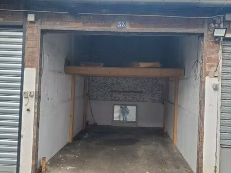 box fermé pour parking ou stockage