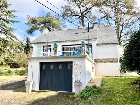 maison rénovée sur terrain boisé à la gacilly