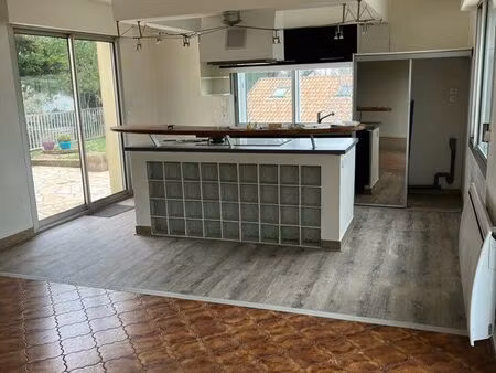 location t. 6 120 m²