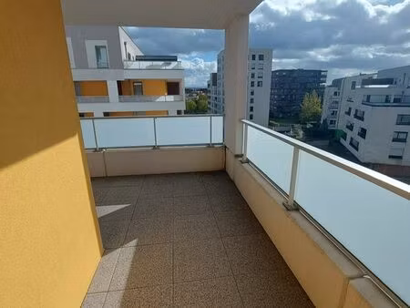 ostwald face à l'étang bohrie  superbe f2 + terrasse de 22 m²