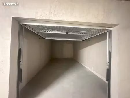 parking/box 1 pièce 26 m²