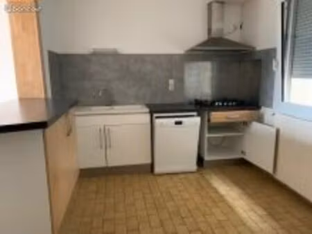 appartement t4 de 110m2 avec terrasse à miradoux