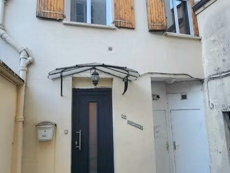 maison de ville avec jardin et terrasses