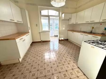 maison 2 ch lumineuse avec terrasse  idéalement située