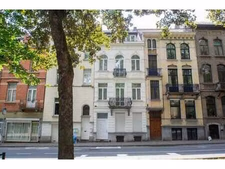 maison de maître avec jardin 8 ch  et entièrement rénovée.