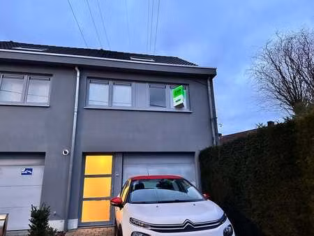 ruime woning met garage en zonnige tuin op een uitstekende …