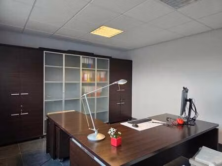 bureaux à louer – esprit co-working dans zoning industriel