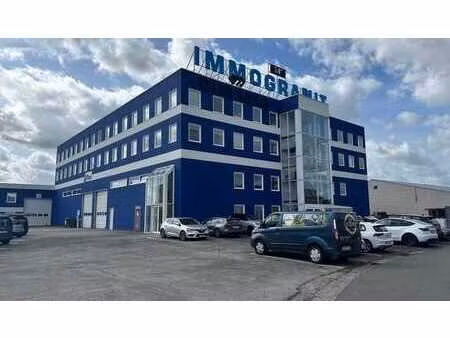 bureau rénové à louer dans l'immogranit building à drongen