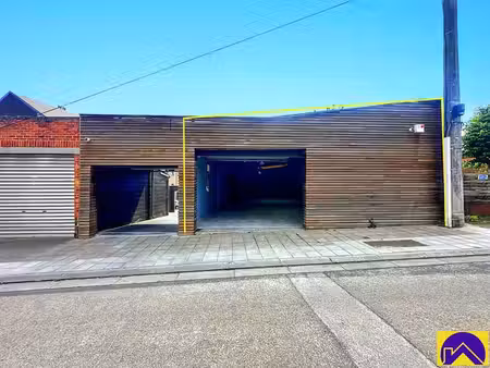 déjà loué -> magnifique entrepôt de +/- 160m² idéalement sit