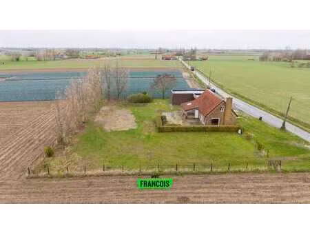 maison à démolir avec vue sur la campagne à stavele