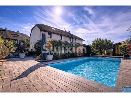 maison de ville t8 de 343 m² habitables (586 m² au sol) avec piscine  construite sur une p