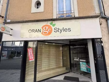 location bureaux et commerces à laval (53000) : à louer / 158m² laval