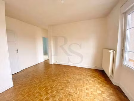 location appartement 3 pièces à argentan (61200) : à louer 3 pièces / 51m² argentan