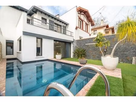 maison de ville avec piscine  proche des commerces de saint charles