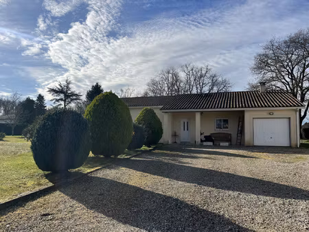 maison recente et son double garage