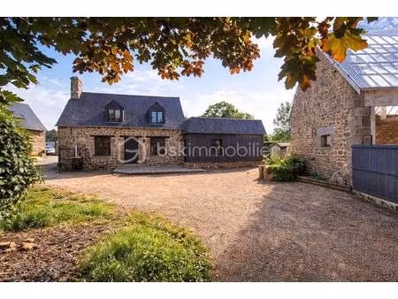 maison nichée dans un cadre paisible à 9 min de fougères et 5 min de l'a84