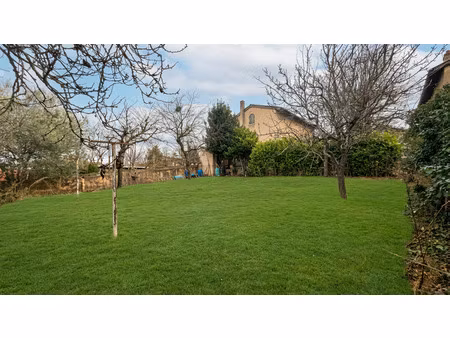 pommiers – maison au coeur du village avec jardin  volumes et potentiel