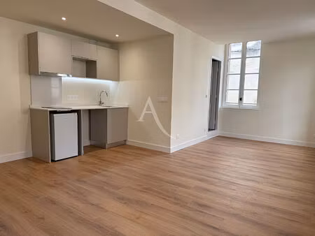 location appartement 1 pièce  35.96m²  saintes