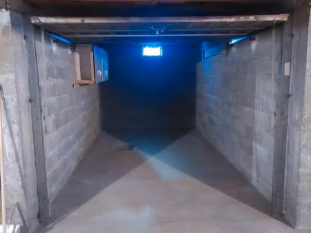 garage ( box) centre ville luchon