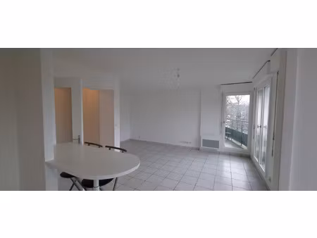 à louer studio avec balcon de 33 79 m2