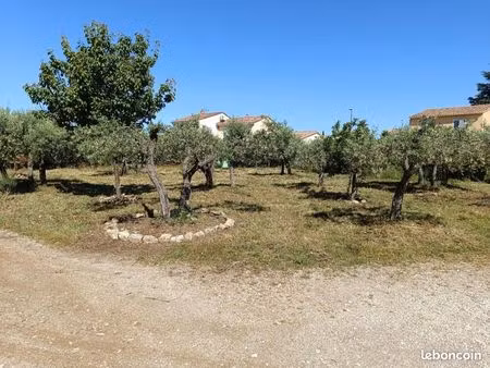 terrain 250 m² aubignan