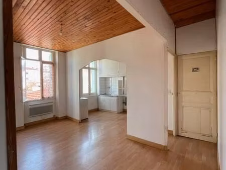 t2 1er étage proche clinique st michel prades