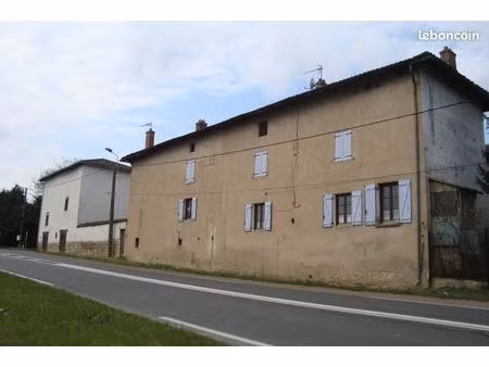 un lot de 2 maisons habitations + dépendance