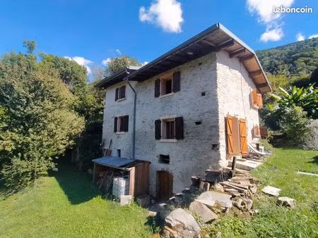 maison de village à louer 1100e/mois