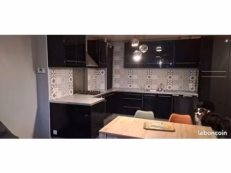bel appartement rénové et meublé dans une petite copro tranquille et très bien entretenue.