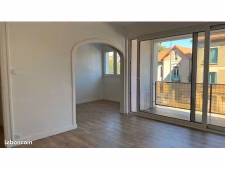 appartement t3bis  balcon  stationnement