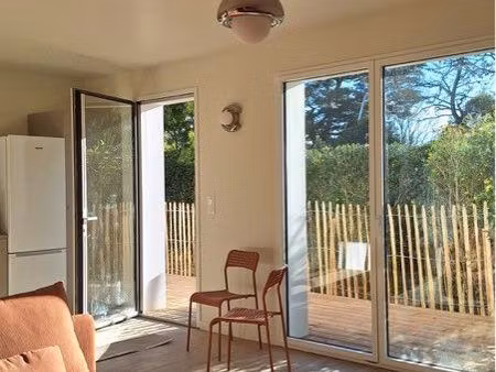 t2 50 m2 meublé à l’année + parking