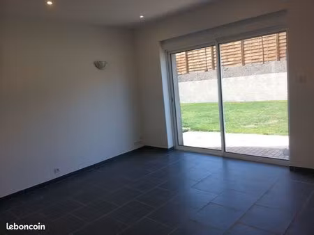 maison semi-mitoyenne proche douai entièrement rénovée avec jardin et parking privé