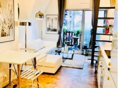 2 pièces meublé en duplex – dernier étage avec balcon et parking