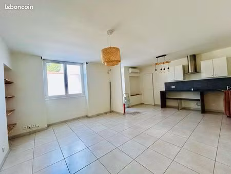 grand t2 indépendant basse ville