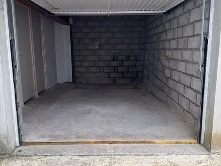 garage à louer à 100m de la plage