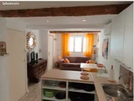 à l'année. grand studio meublé et équipé centre vieux gruissan