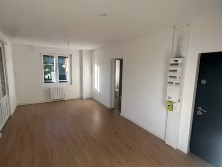 à louer – appartement t3 rénové avec terrasse 80 m²