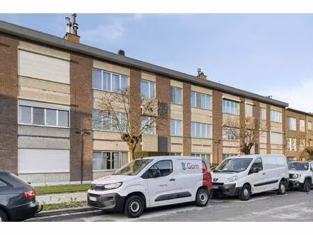 te renoveren appartement met 2 slaapkamers te koop in wilrijk