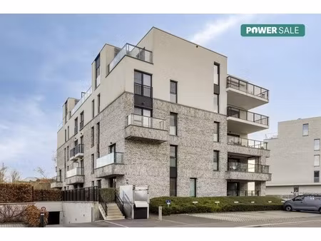 rustig gelegen gelijkvloers appartement met terras in boom