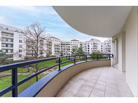 bel appartement 3 pièces et sa spacieure terrasse