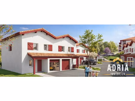 espelette – dernières maisons neuves au coeur du pays basque