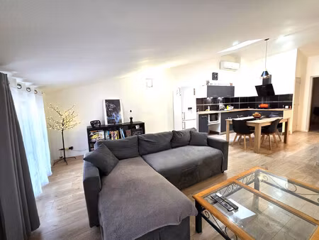 potentia – maison de ville t6 rénovée au coeur de solliès-