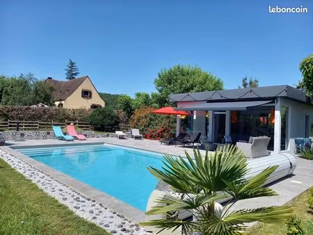 maison  piscine  jardin clos  salle de sport indépendante