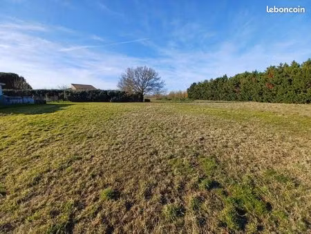 terrain 1 020 m² tarabel