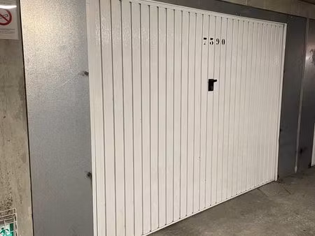 grand garage fermé dans parking sécurisé 33m2 - charpennes (villeurbanne)