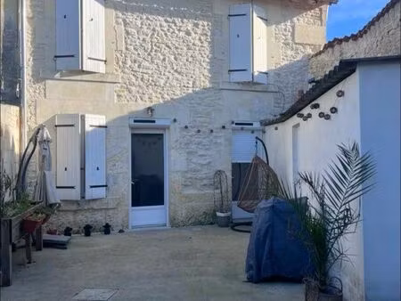 maison de ville avec cour – cognac