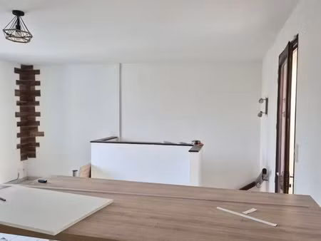 location maison de village