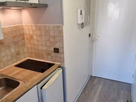 joli t2 2 ème étage avec ascenseur hyper centre