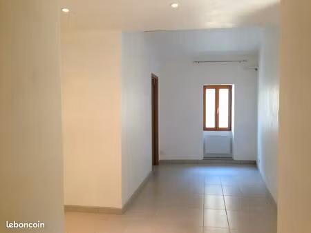 t2 meublé  climatisé pertuis centre