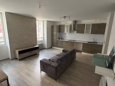 t3 meublé refait à neuf 58 m² – centre pau – dpe c